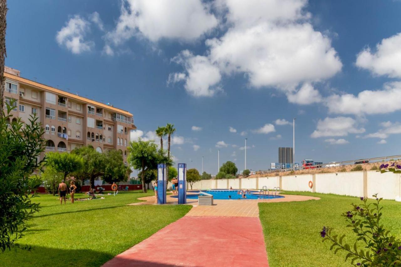 Apartamentos Villa Madrid Torrevieja Extérieur photo