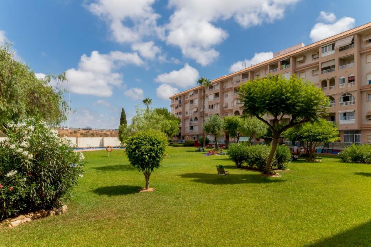 Apartamentos Villa Madrid Torrevieja Extérieur photo